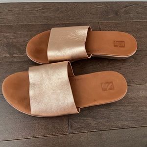 Fitflop rose gold leather upper and leather footbed. Size 7